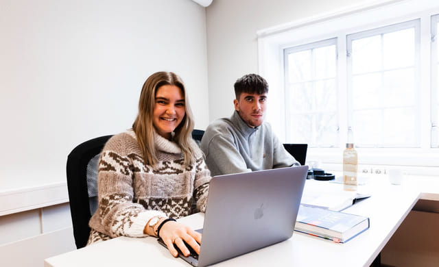To privatister i klasserom